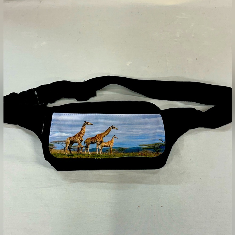 NWOT Giraffe Belt Bag